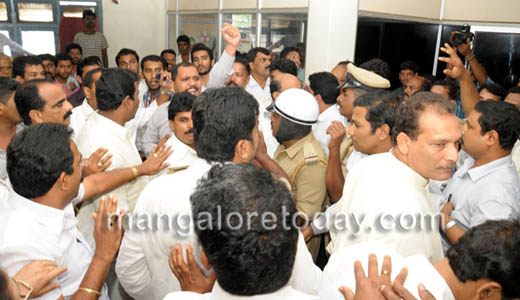 Congress Fight in Mangalore